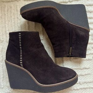 Aquatalia brown suede boots